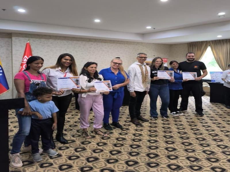 Más de 70 prestadores de servicios turísticos reciben acreditaciones en La Guaira